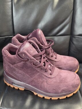 Nike Men's Maroon Suede High-Top Boots with Gum Sole